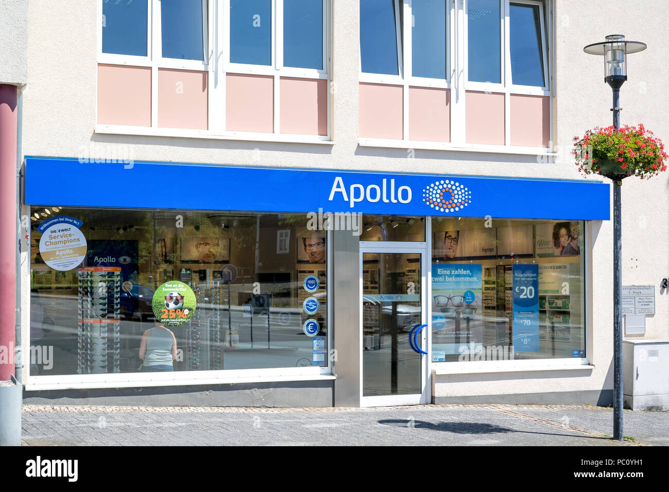 Apollo ottico a Gummersbach, Germania. Apollo è un marchio della GrandVision, un leader globale nel retail ottico con operazioni in 44 diversi paesi Foto Stock