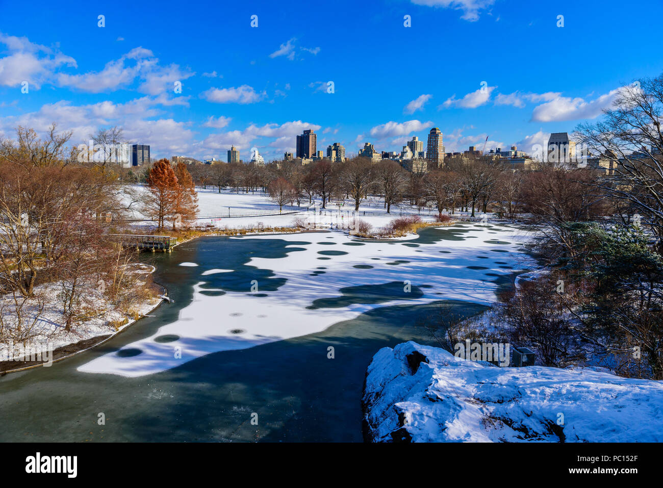 Lago del Central Park di New York City nel paesaggio invernale, STATI UNITI D'AMERICA Foto Stock