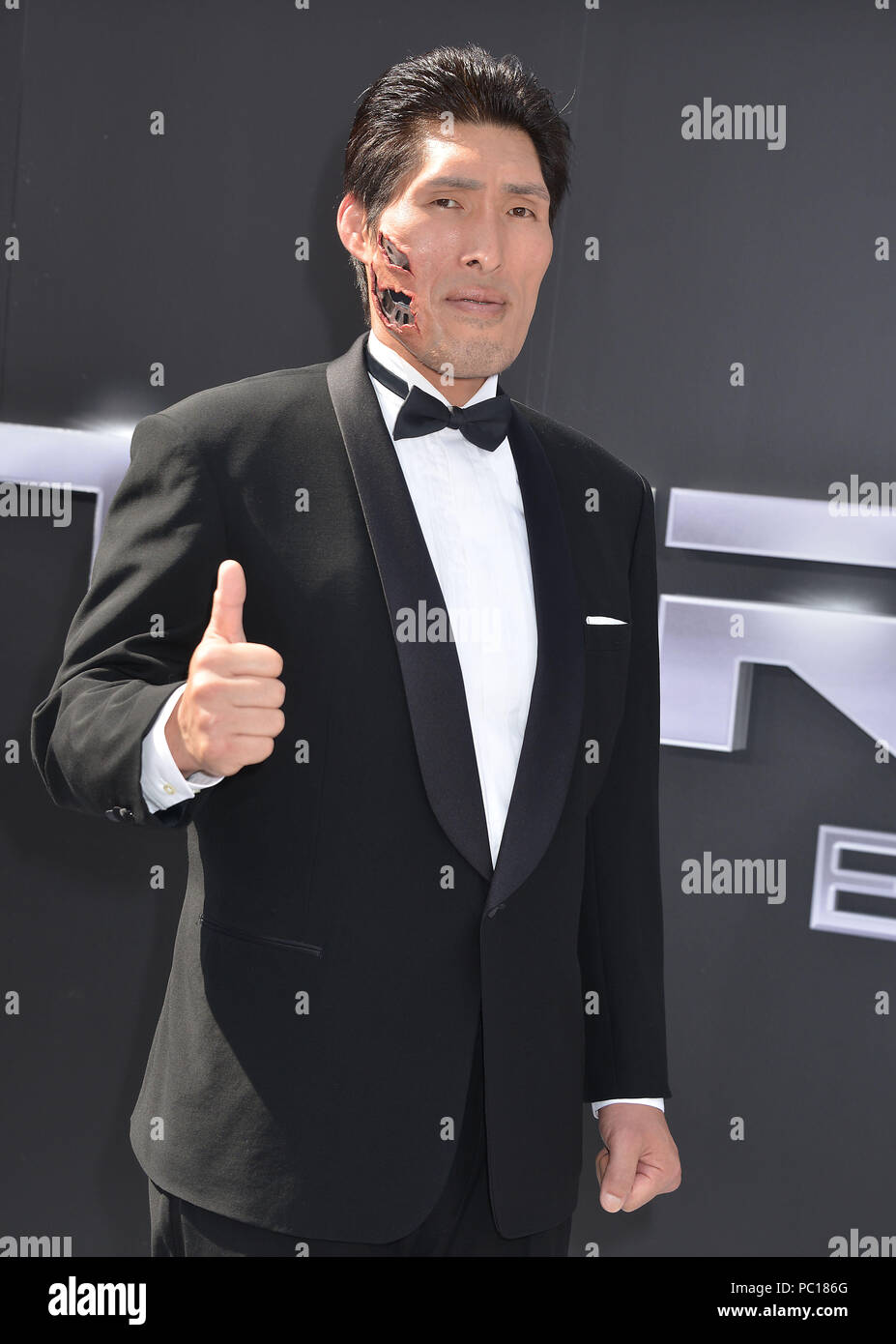 Shinichi Shinohara 108 arriva in corrispondenza del terminatore Genisys Premiere al Dolby Theatre di Los Angeles. Giugno 28, 2015.Shinichi Shinohara 108 ------------- Red Carpet Event, verticale, STATI UNITI D'AMERICA, industria cinematografica, celebrità, fotografia, Bestof, arte cultura e intrattenimento, Topix celebrità moda / Verticale, meglio di, evento nella vita di Hollywood - California, moquette rossa e dietro le quinte, USA, industria cinematografica, celebrità, movie celebrità, personaggi televisivi, musica celebrità, fotografia, Bestof, arte cultura e intrattenimento, Topix, tre quarti, verticale, una persona, dall'anno , 2015, inchiesta Foto Stock