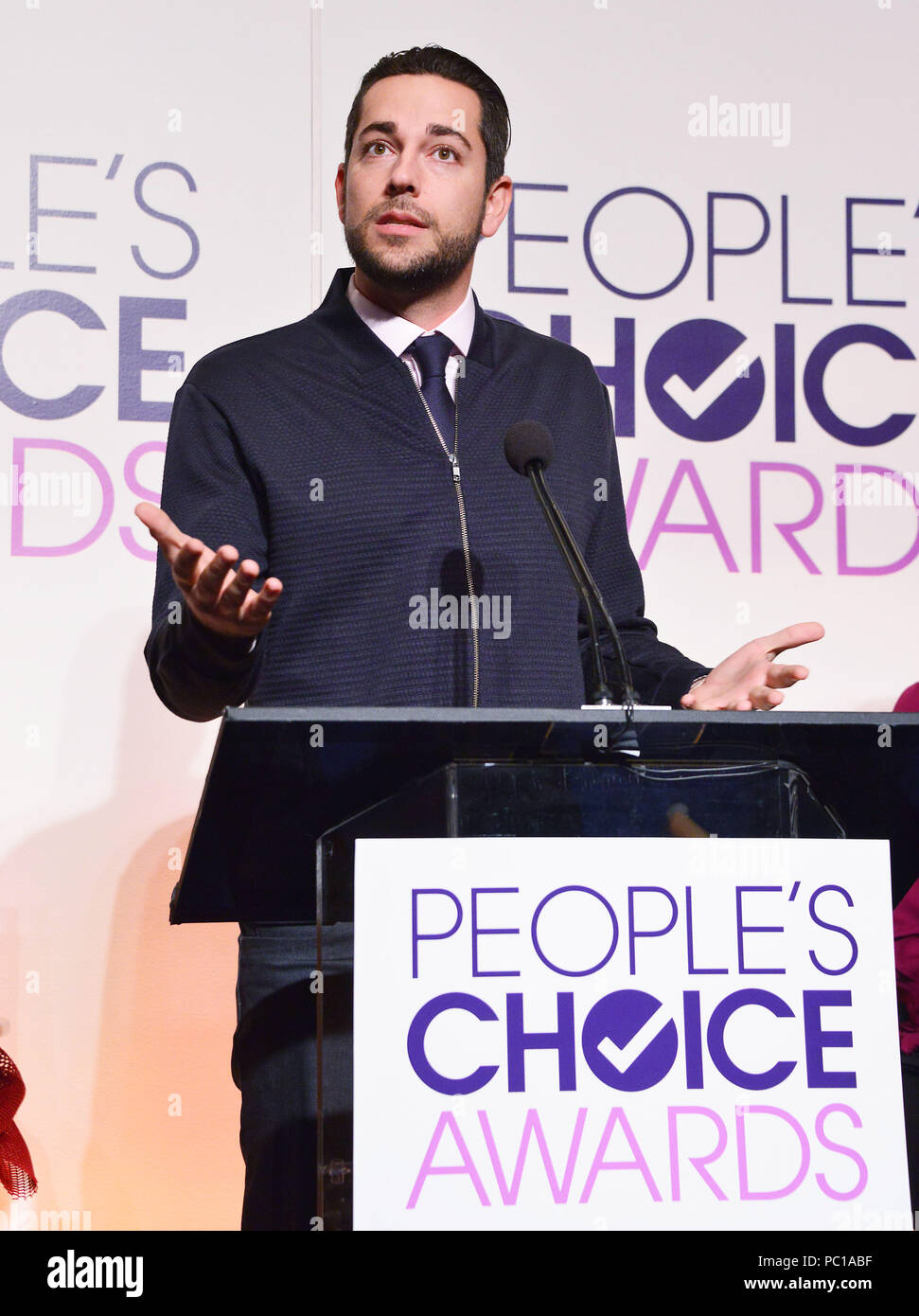 Zachary Levi 050 presso il popolo Choice Awards 2015 al Paley Center di Los Angeles. Nov. 3, 2015.Zachary Levi 050 ------------- Red Carpet Event, verticale, STATI UNITI D'AMERICA, industria cinematografica, celebrità, fotografia, Bestof, arte cultura e intrattenimento, Topix celebrità moda / Verticale, meglio di, evento nella vita di Hollywood - California, moquette rossa e dietro le quinte, USA, industria cinematografica, celebrità, movie celebrità, personaggi televisivi, musica celebrità, fotografia, Bestof, arte cultura e intrattenimento, Topix, tre quarti, verticale, una persona, dall'anno , 2015, inchiesta tsuni@Gamma-USA.com Foto Stock