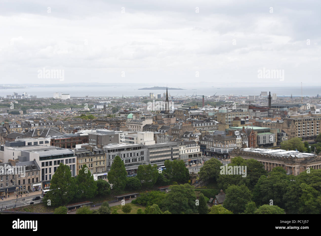 Vista della città dal Castello di Edimburgo, Giugno 2018 Foto Stock