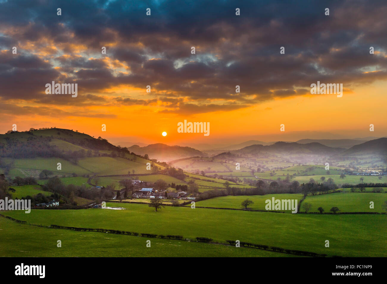 Il Berwyn mountains tratto tutti i modo da Llangollen in oriente, lungo la valle di Dee a Bala in occidente. Foto Stock