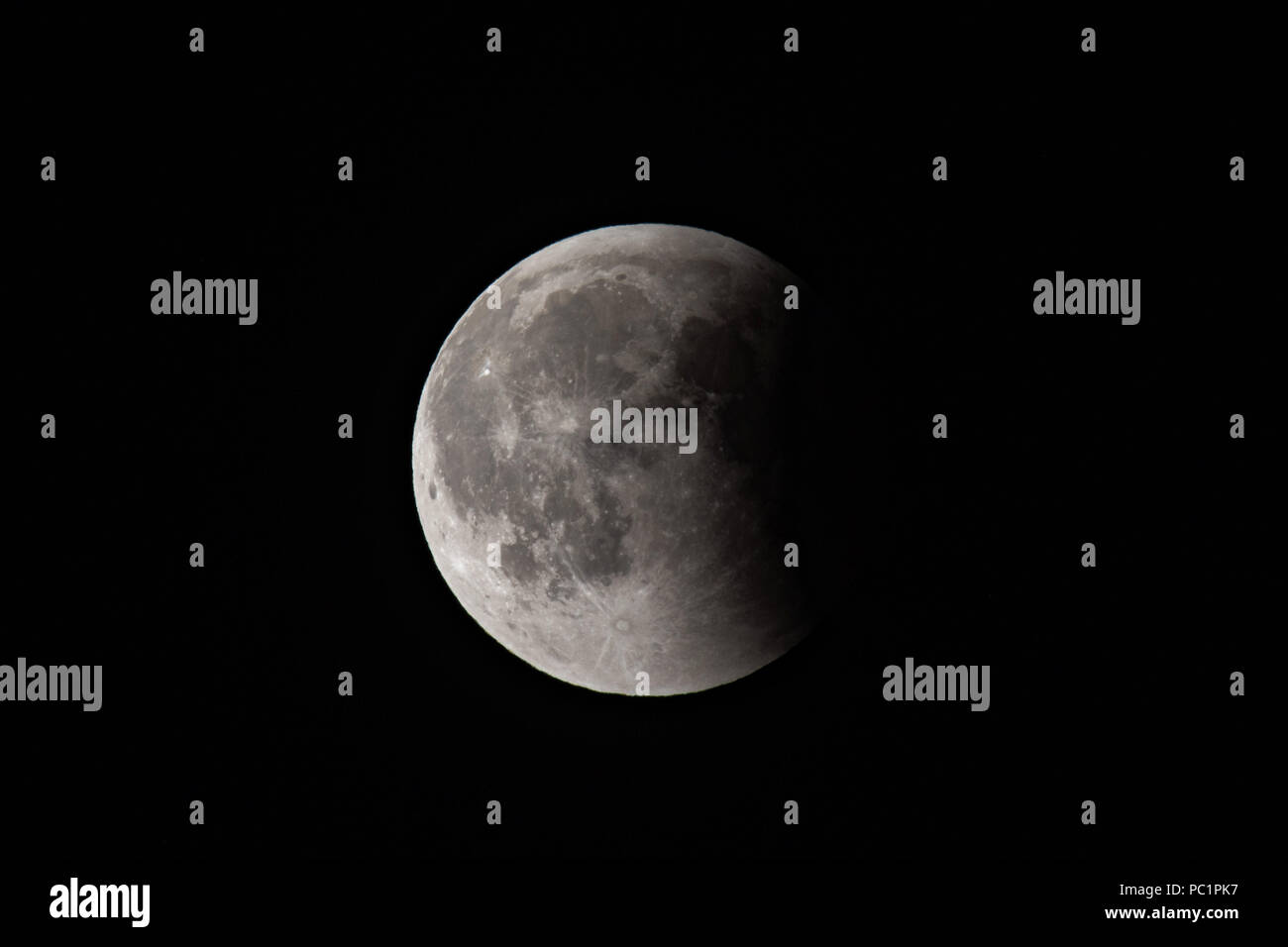 Luna Rossa eclipse su nero Foto Stock