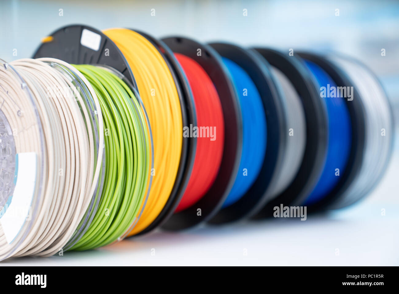 Colore PLA in plastica ABS e il filamento per la stampa su una stampante 3D Foto Stock