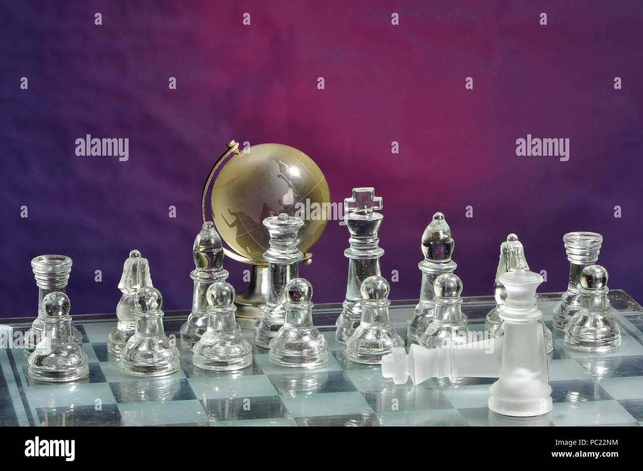 Partita a scacchi sulla scacchiera Foto Stock