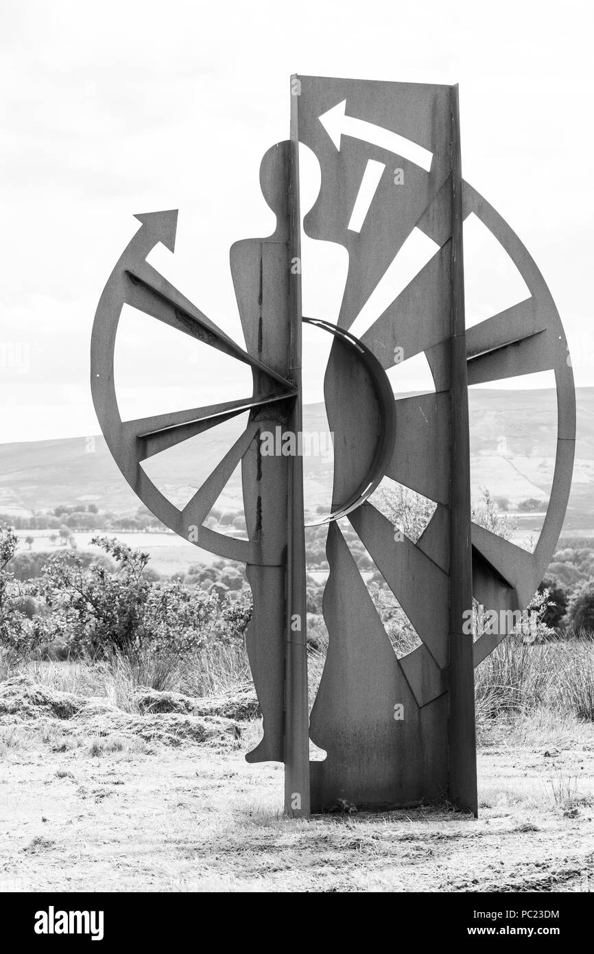 Scultura in metallo in corrispondenza del tamburo di legno, Cargan, Co Antrim, Irlanda del Nord Foto Stock