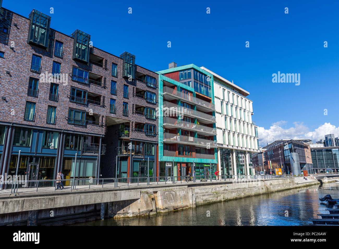 Tipico esempio di architettura scandinava nella Aker Brygge area in Oslo, Norvegia Foto Stock