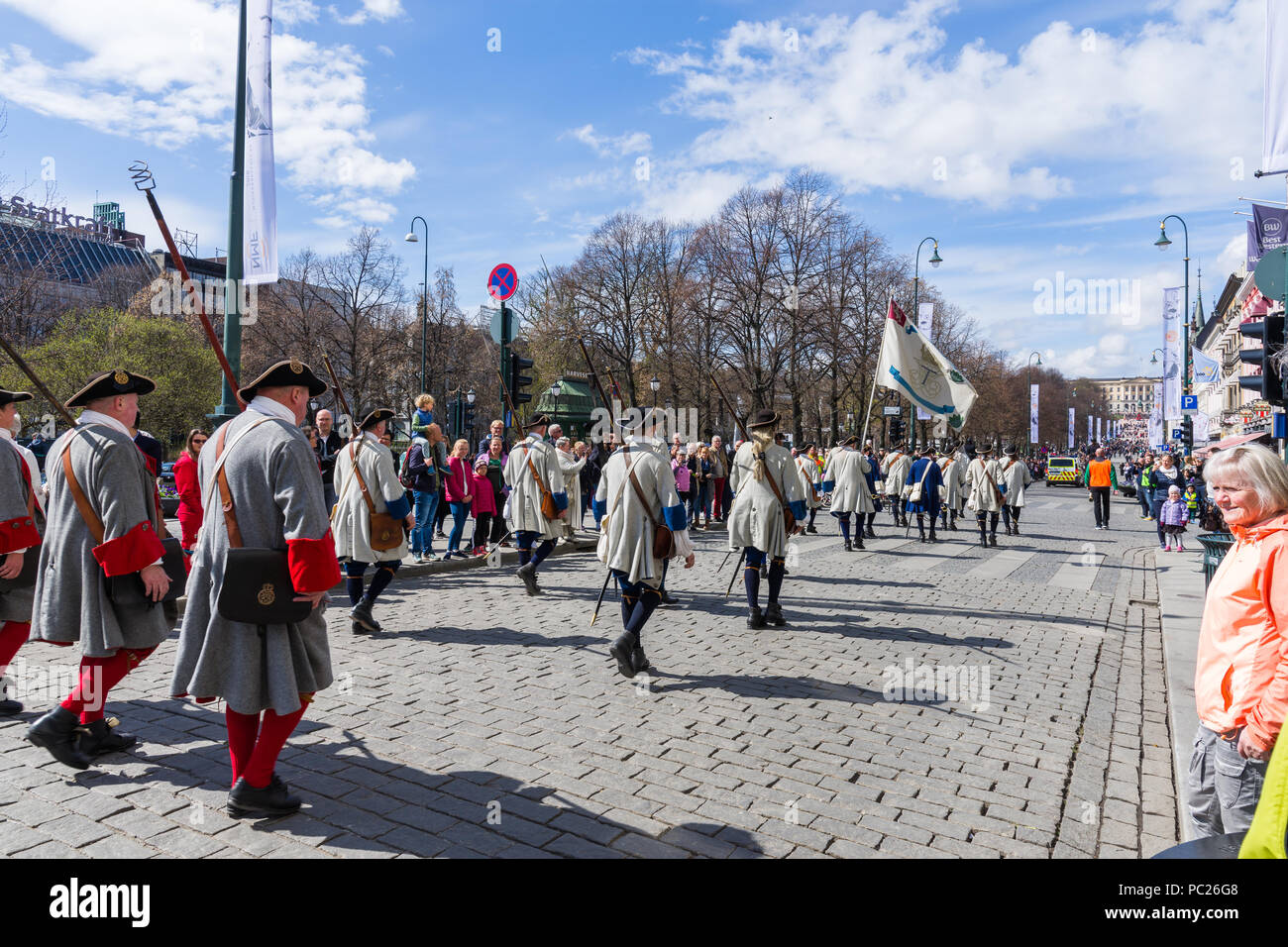 OSLO, Norvegia 28 APRILE 2018: Bande musicali sfilano per le strade di Oslo, Norvegia Foto Stock