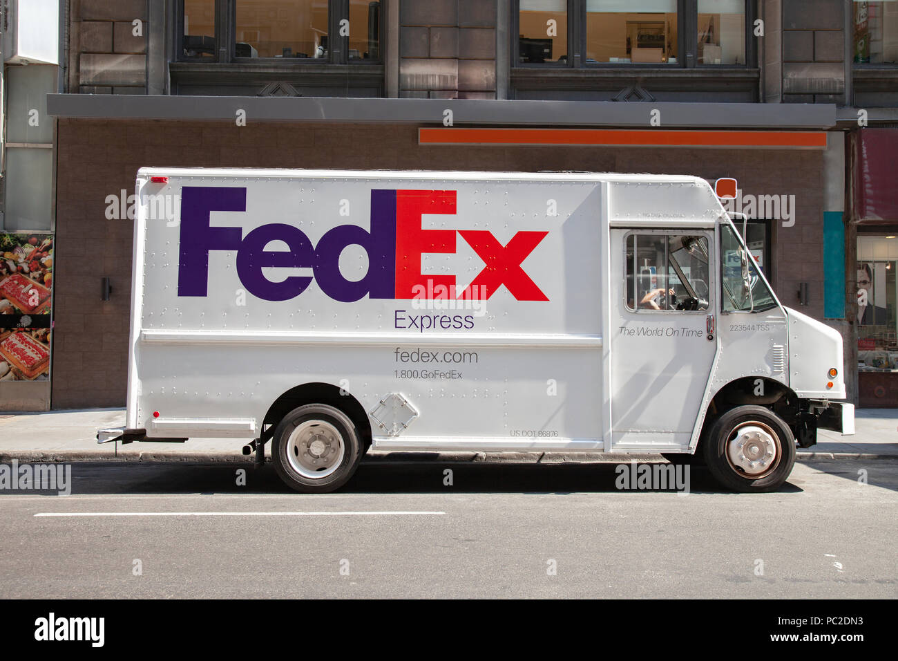 Fed ex Van parcheggiato a New York City, USA Foto Stock