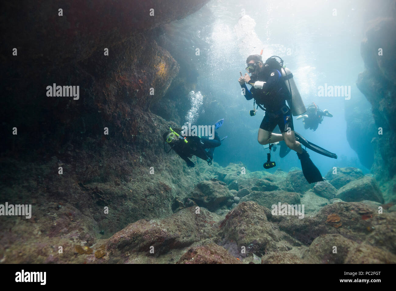 SCUBA diving le barriere coralline e relitti in barca nelle isole Vergini britanniche da affittare barche a vela appena prima dell uragano Irma. Foto Stock