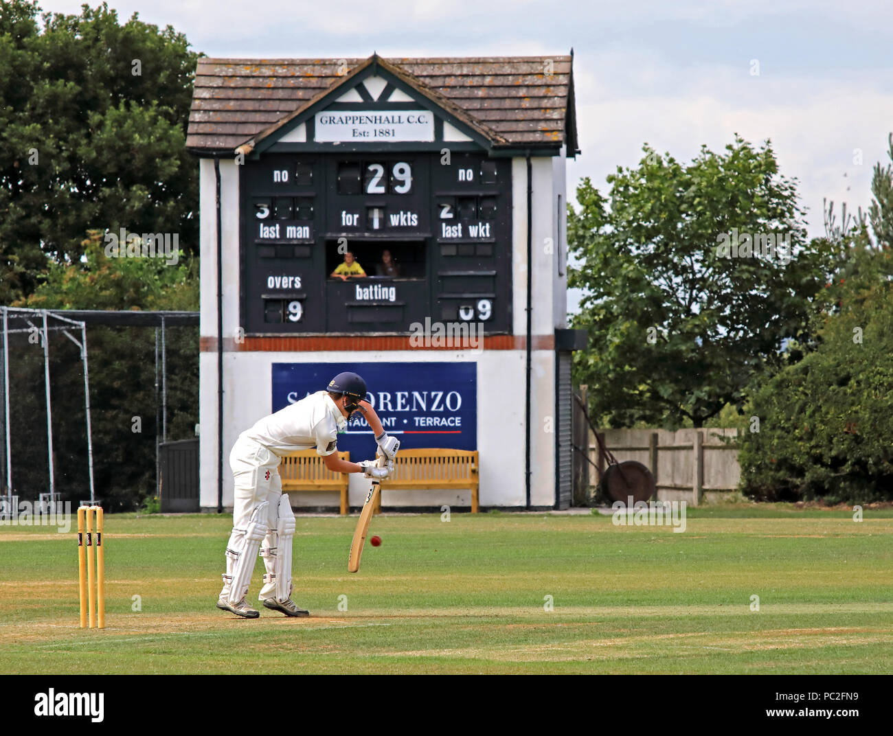 Grappenhall CC ( Grappers ) suonando Alderley Edge Cricket Club, ad ampio Lane, Grappenhall Village, Warrington, Cheshire, North West England, Regno Unito Foto Stock
