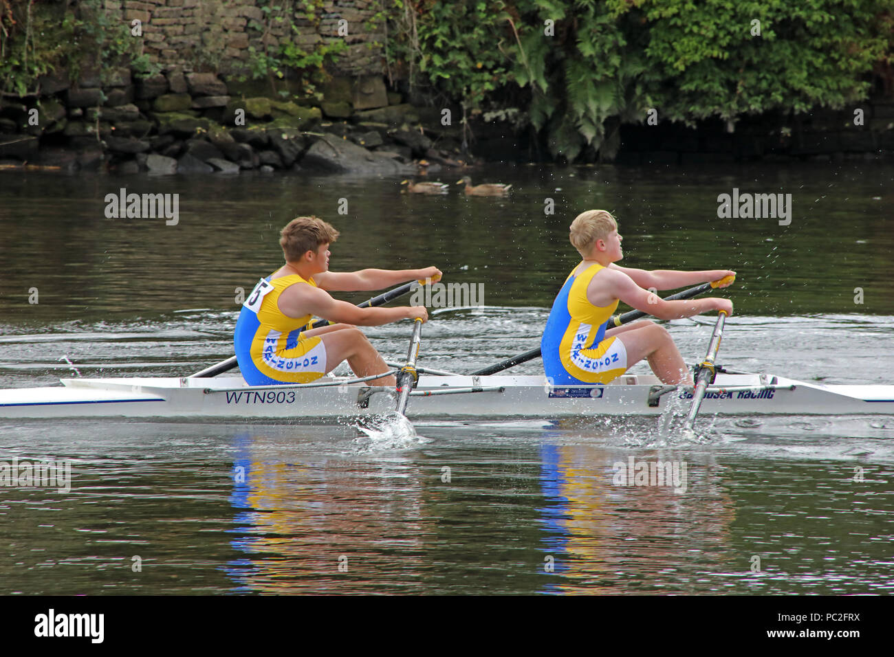 WRC, J14 raddoppia, a Warrington Rowing Club 2018 Estate regata, Howley lane, Mersey River, Cheshire, North West England, Regno Unito Foto Stock