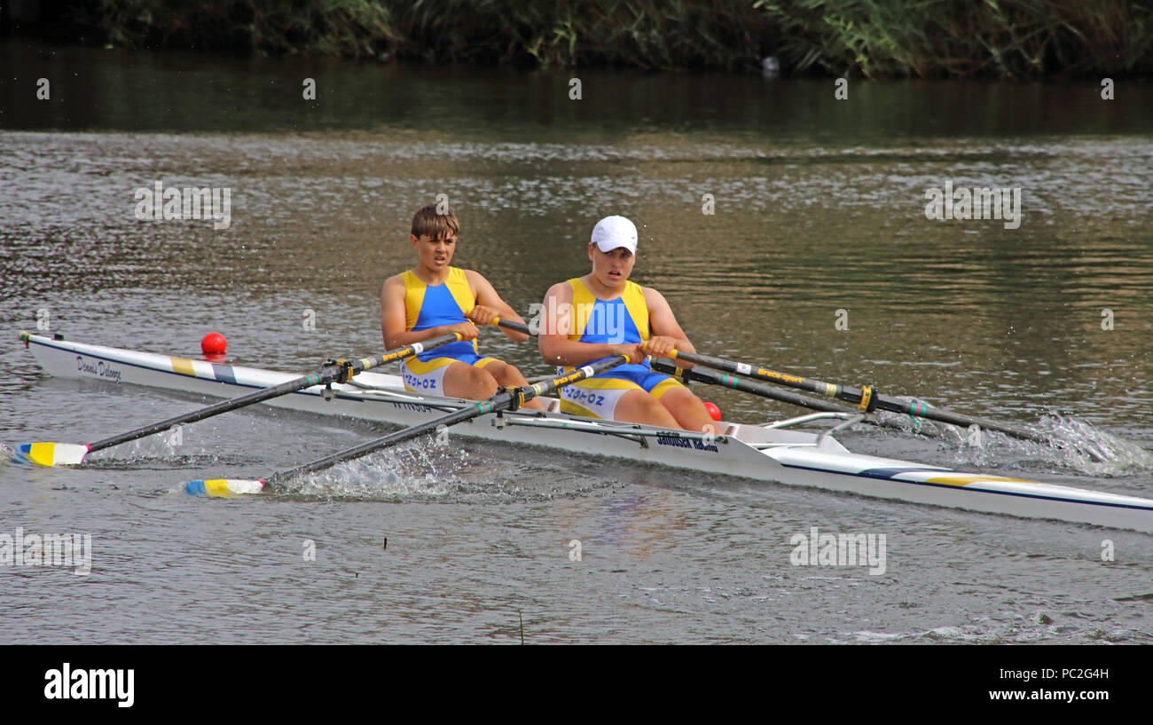 WRC, J14 raddoppia, a Warrington Rowing Club 2018 Estate regata, Howley lane, Mersey River, Cheshire, North West England, Regno Unito Foto Stock