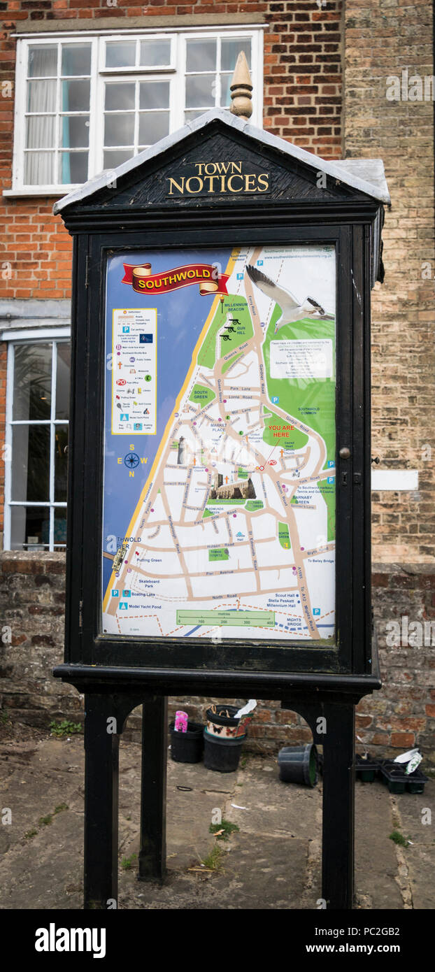 Città bacheca con una mappa della città storica di Southwold, Suffolk REGNO UNITO Foto Stock