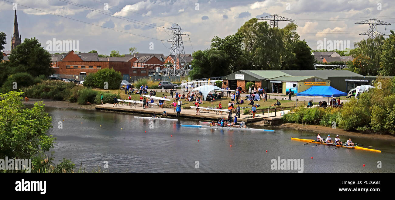 Vista dal ponte di Kingsway, di Warrington Rowing Club 2018 Estate regata, Howley lane, Mersey River, Cheshire, North West England, Regno Unito Foto Stock