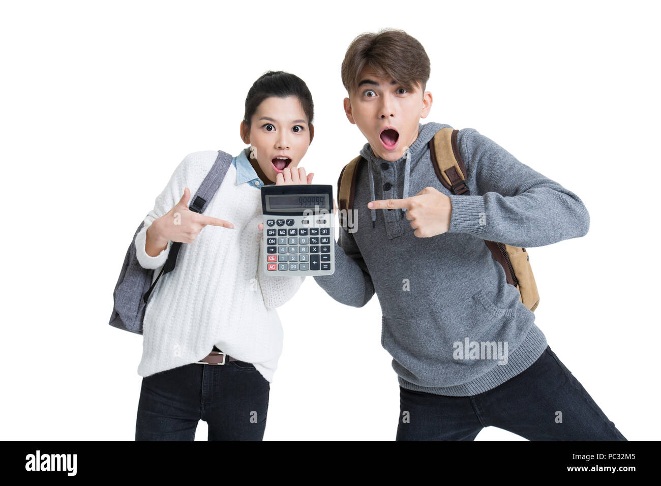 Scioccato college gli studenti titolari di una calcolatrice Foto Stock