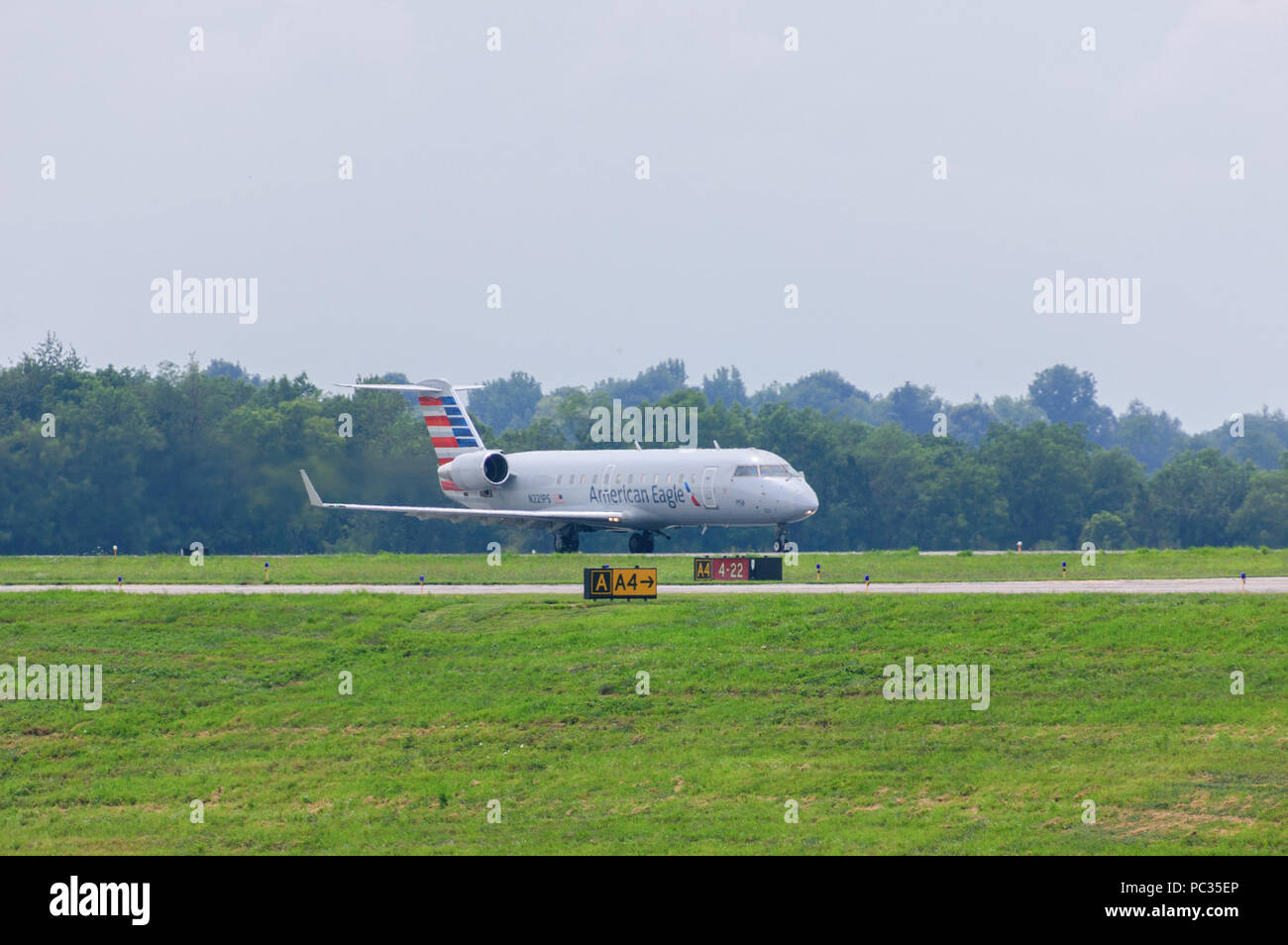 American Eagle aeromobili in fase di decollo da Lexington Bluegrass Campo in Lexington Kentucky Foto Stock