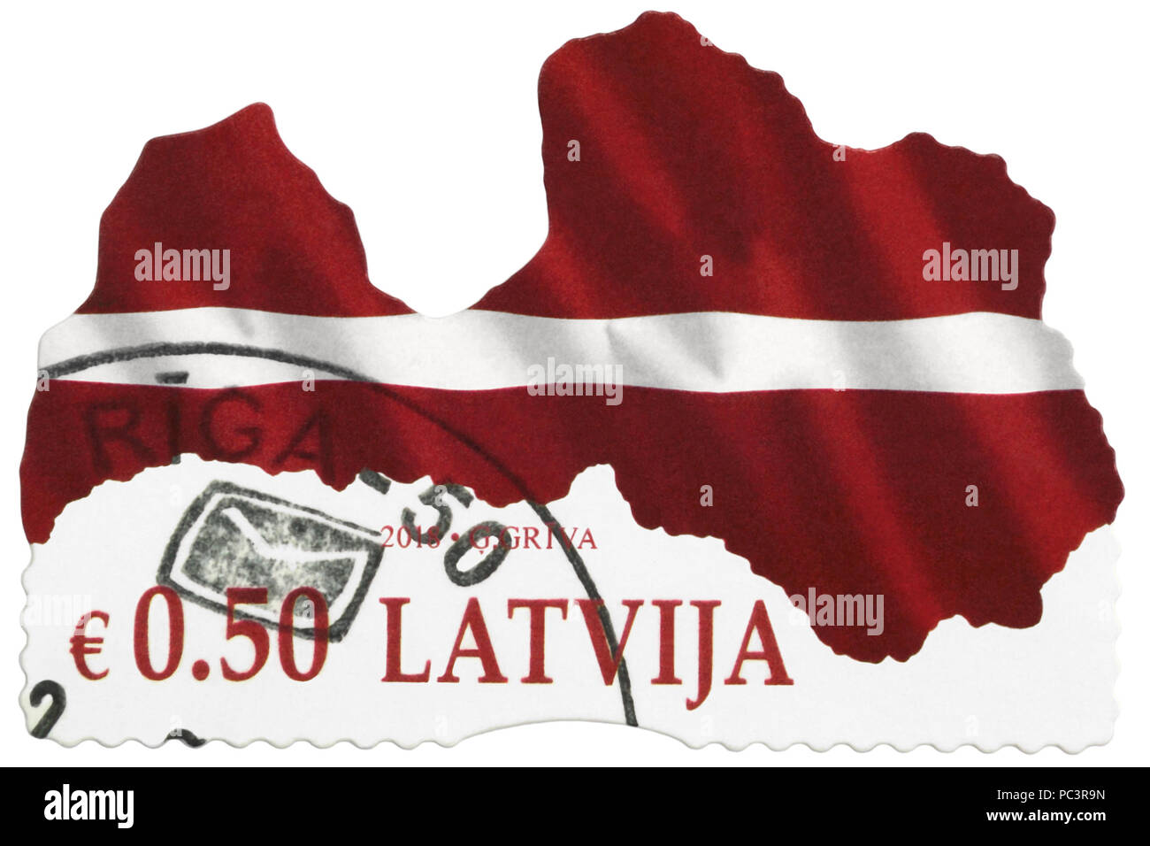 Lettonia - 2018: un contemporaneo francobollo stampato in Lettonia, stilizzata rosso bianco bandiera della Repubblica di Lettonia, Unione Europea (UE) paese baltico Foto Stock
