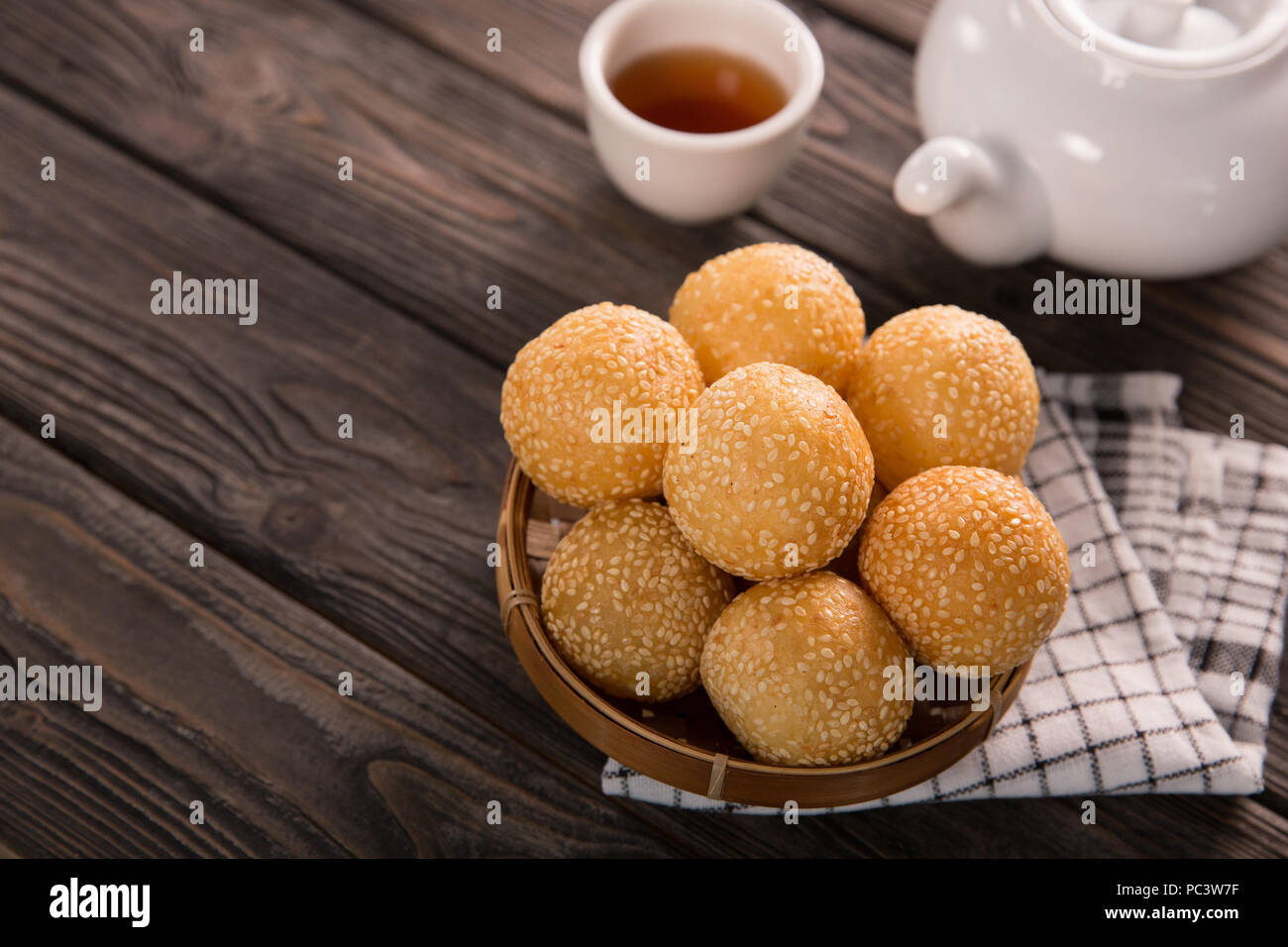 Onde-onde. Indonesiano tradizionale cibo di strada Foto Stock