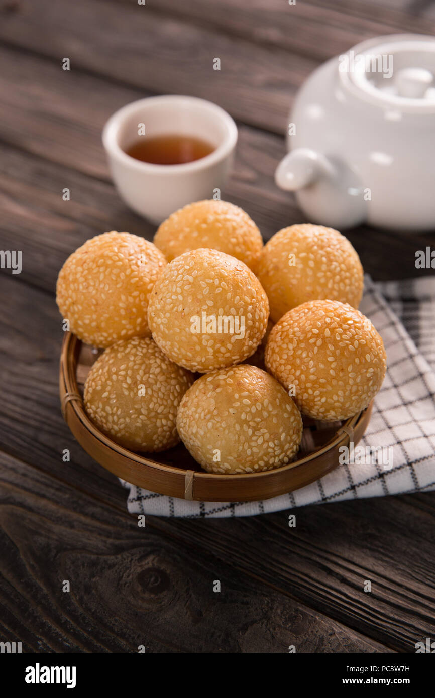 Onde-onde. Indonesiano tradizionale cibo di strada Foto Stock