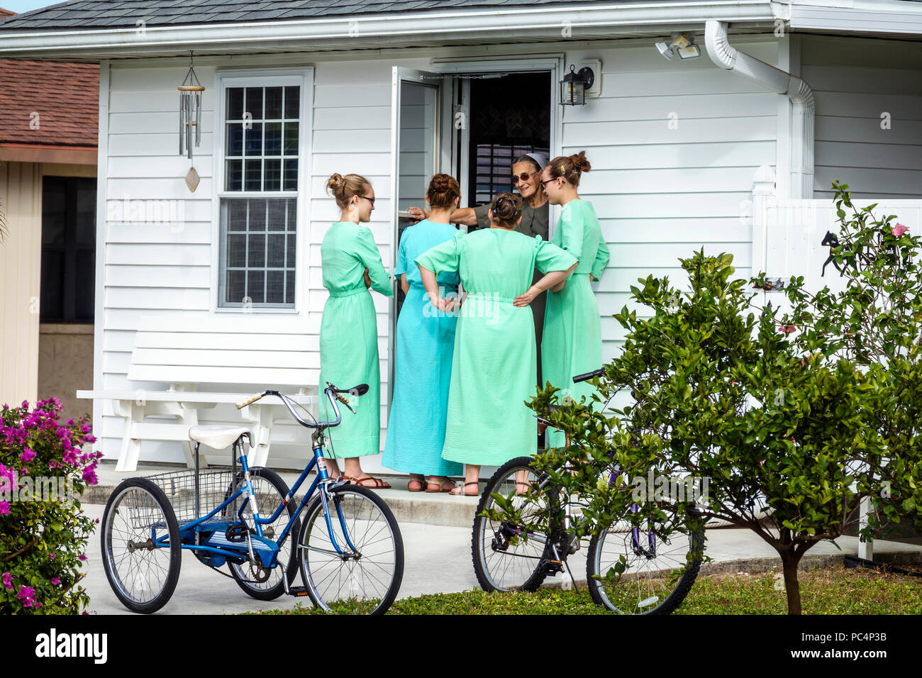 Sarasota Florida, Pinecraft Pine Craft, comunità di snowbird Amish Mennonite, casa case casa porta esterno, adolescenti adolescenti adolescenti adolescenti giovani a Foto Stock