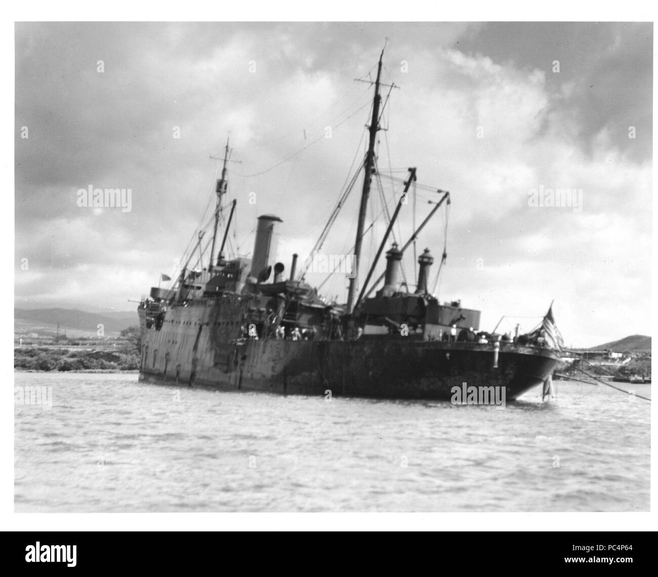 Fotografia della USS Vestal dopo l'attacco giapponese a Pearl Harbor Foto Stock