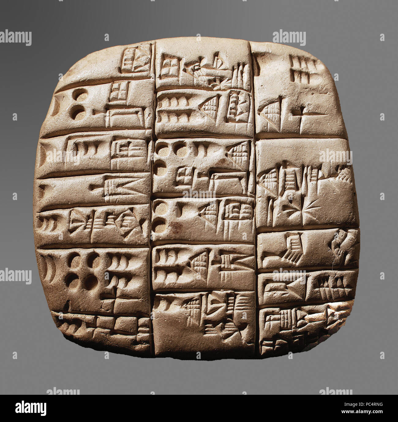 6289. Primi script sumera, tavoletta cuneiforme dating c. 2300 BC. il testo è trattare con soggetti commerciali. Foto Stock