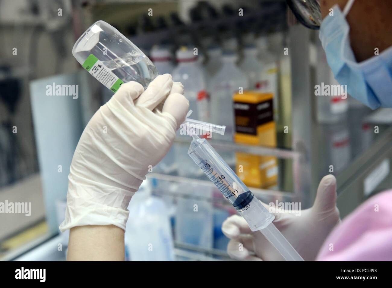 Il Heart Institute offrono elevata qualità della cura di vietnamita di pazienti affetti da malattie del cuore. Unità di cura intensiva. | Utilizzo di tutto il mondo Foto Stock