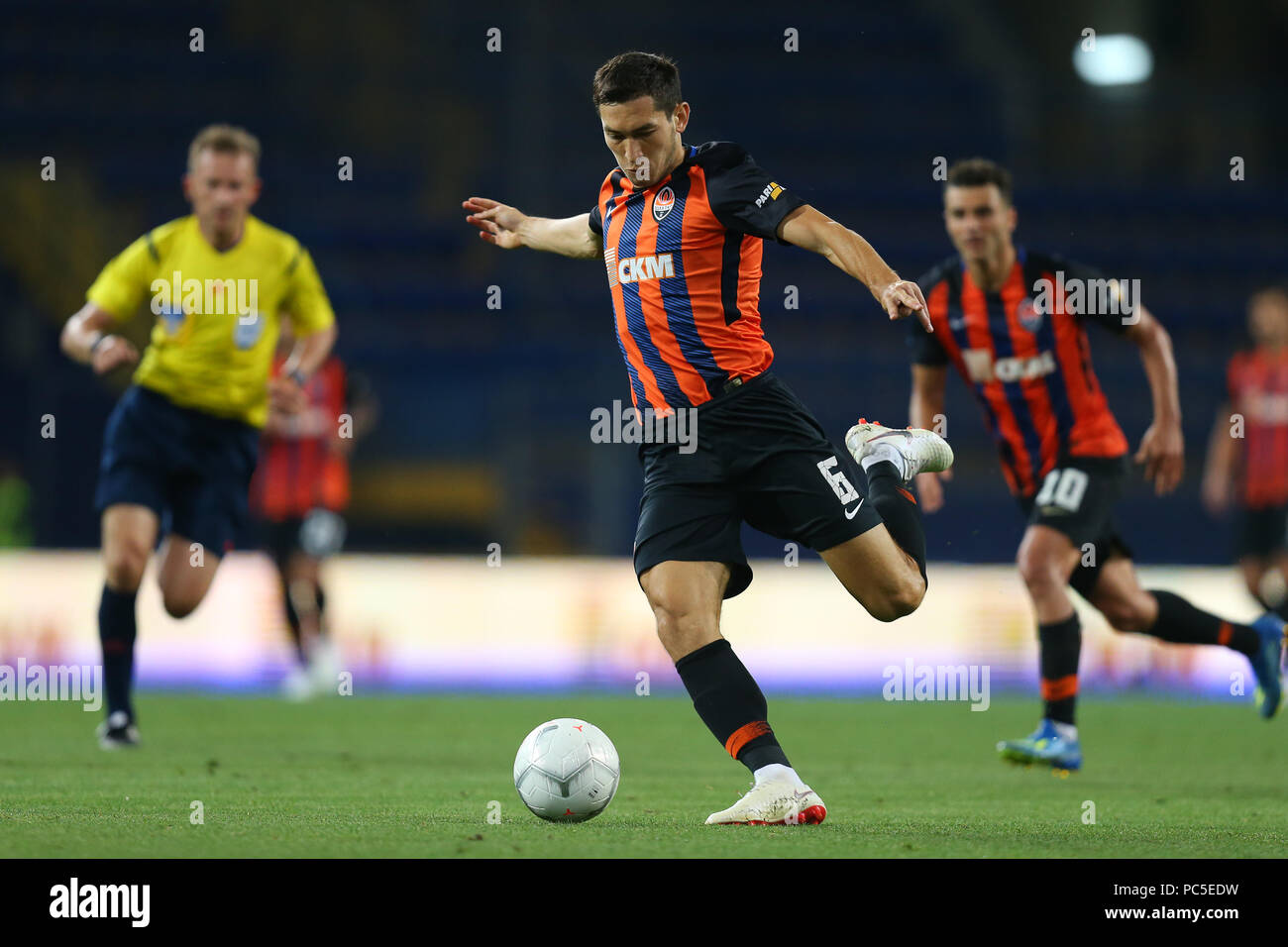 Luglio 29, 2018 - Kharkiv, Ucraina: Tara Stepanenko sparare la palla con potenza. Spettacolari in questo momento. Ukrainian Premier League. Shakhtar Donetsk Foto Stock