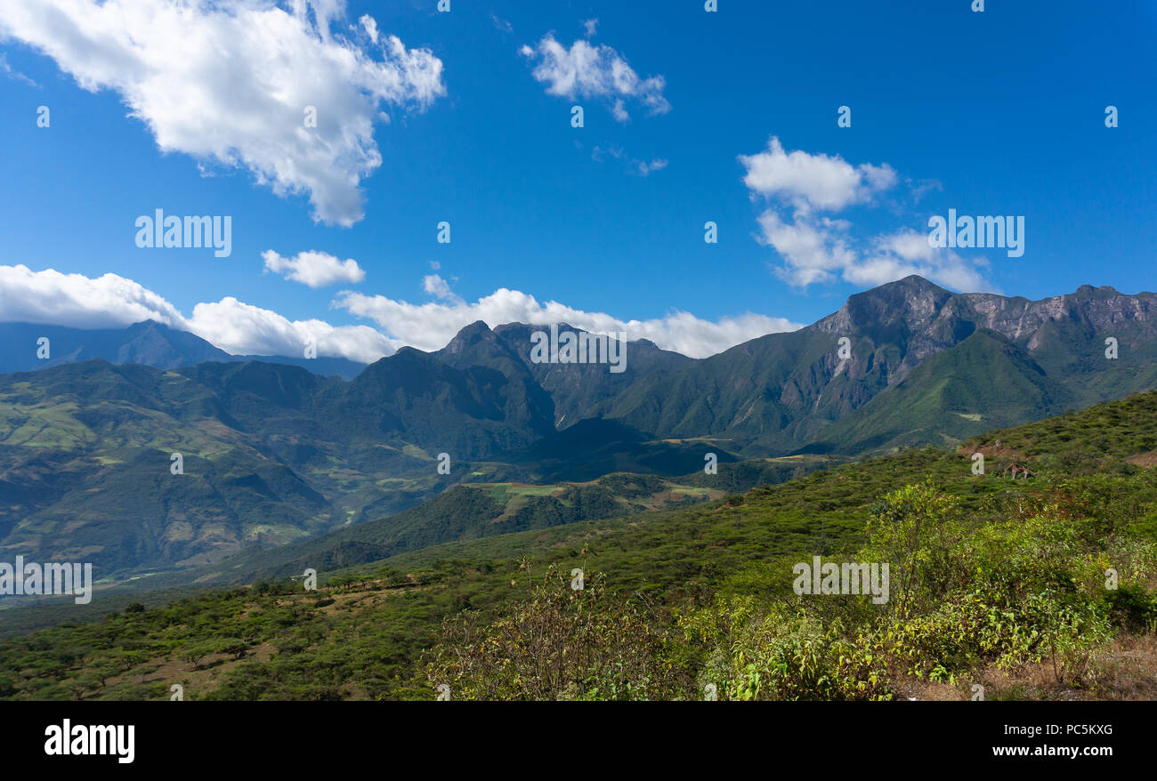 Ande montagne paesaggio del Perù nord Foto Stock