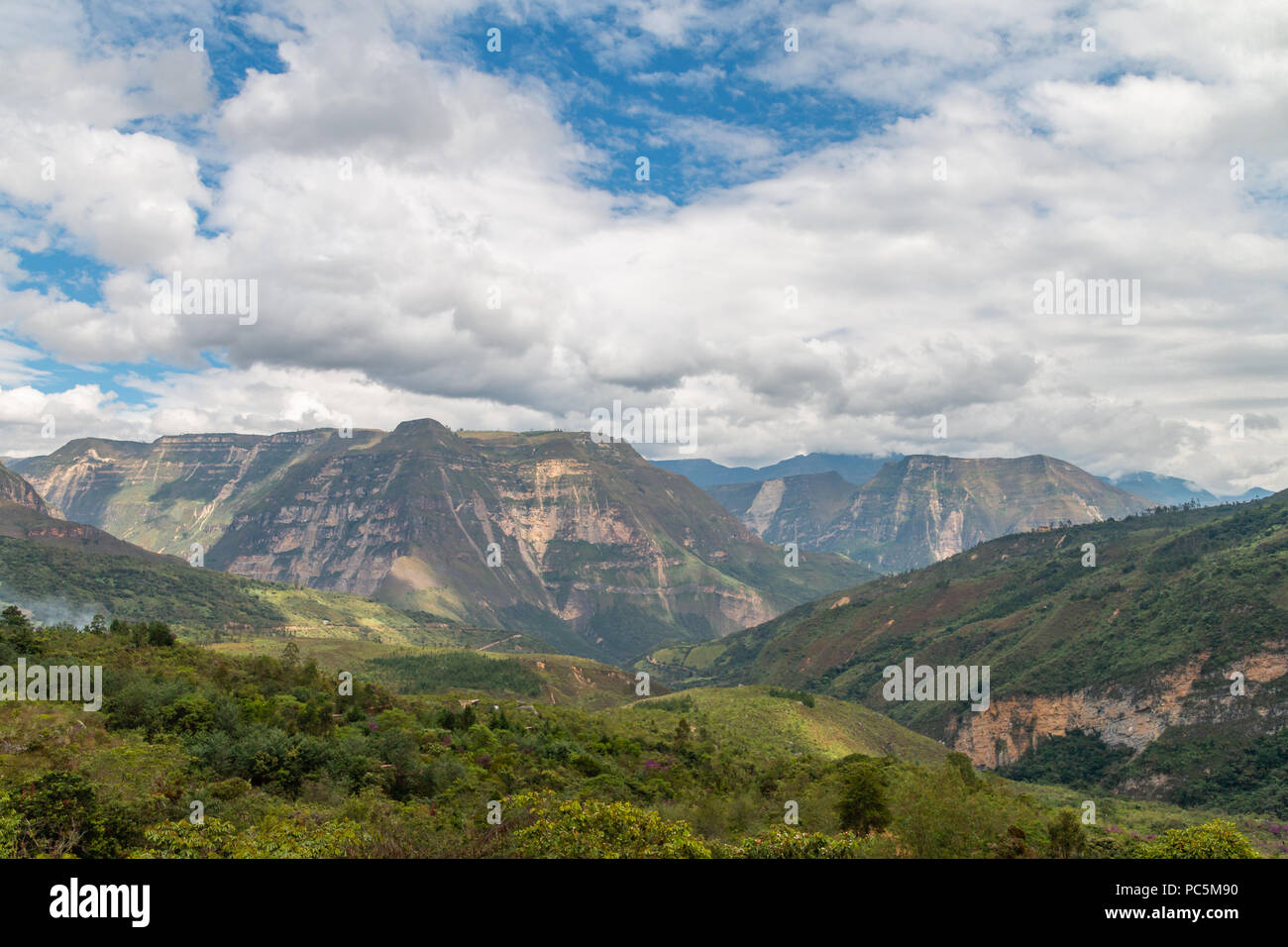 Le montagne delle Ande nella Regione Amazonas del Perù Foto Stock