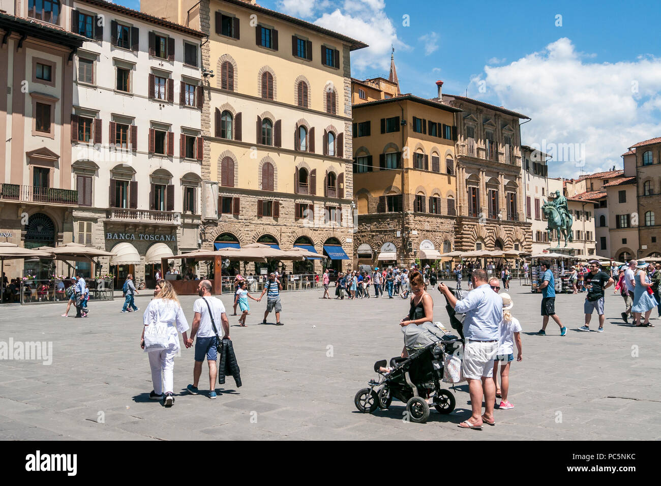 La gente in giro per il Piazzale Michelangelo a Firenze, Toscana, Italia Foto Stock