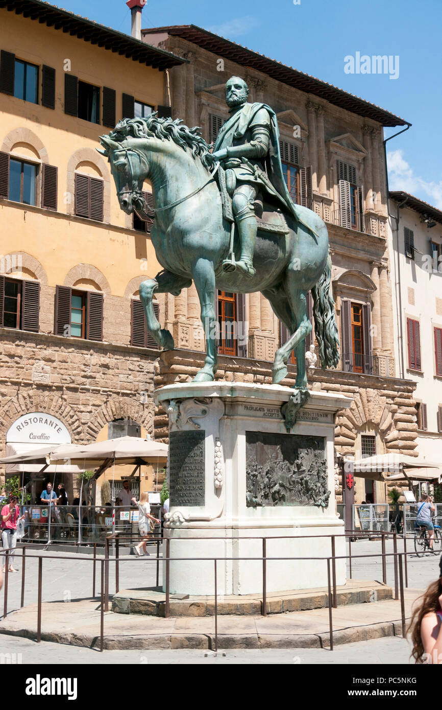 Statua equestre di Cosimo I de' Medici, politico, banchiere, nel Piazzale Michelangelo, Firenze, Toscana, Italia Foto Stock