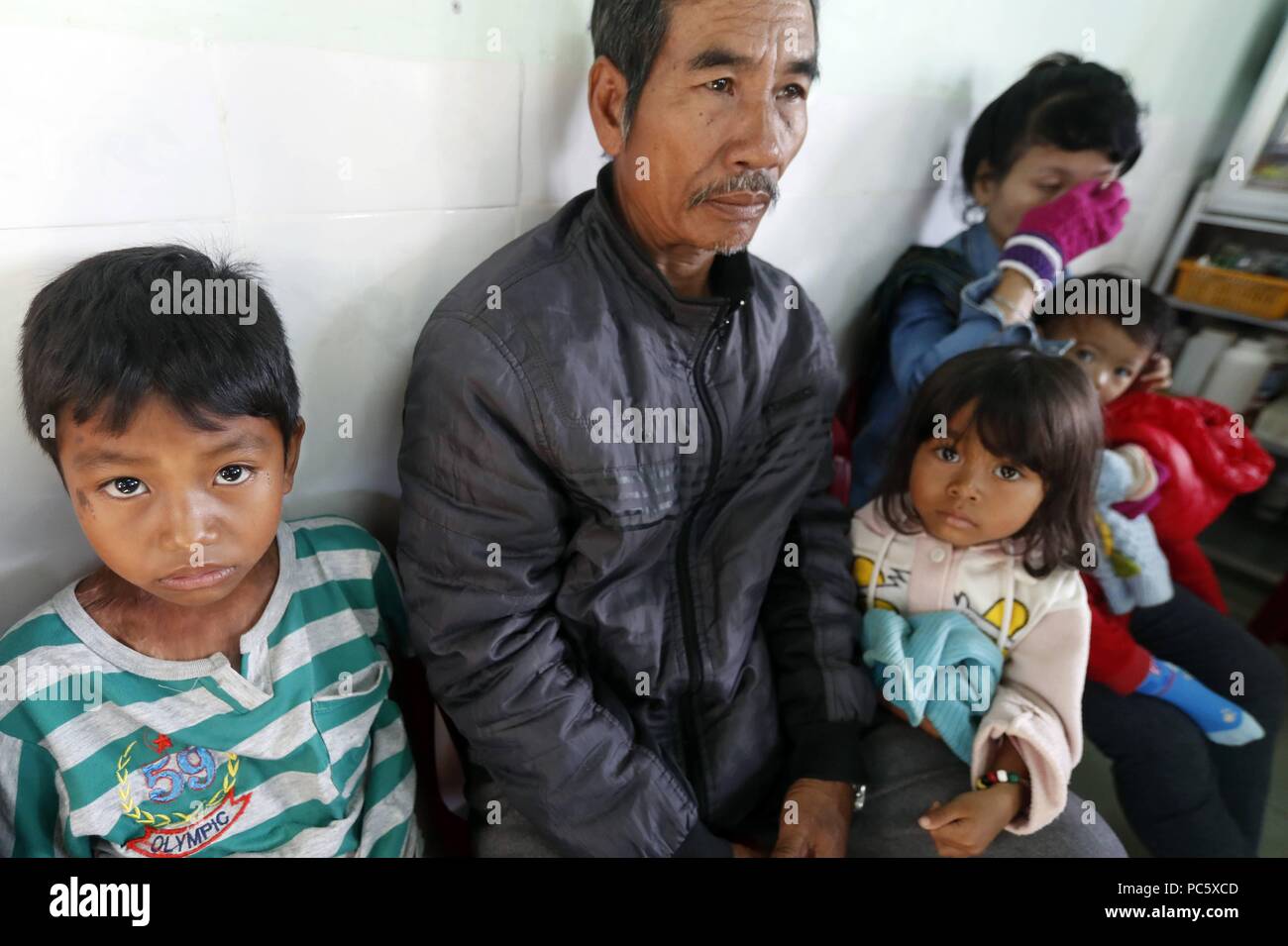 Free health clinic gestito dalle Suore Francescane Missionarie di Maria. La minoranza etnica dei bambini. Dalat. Il Vietnam. | Utilizzo di tutto il mondo Foto Stock