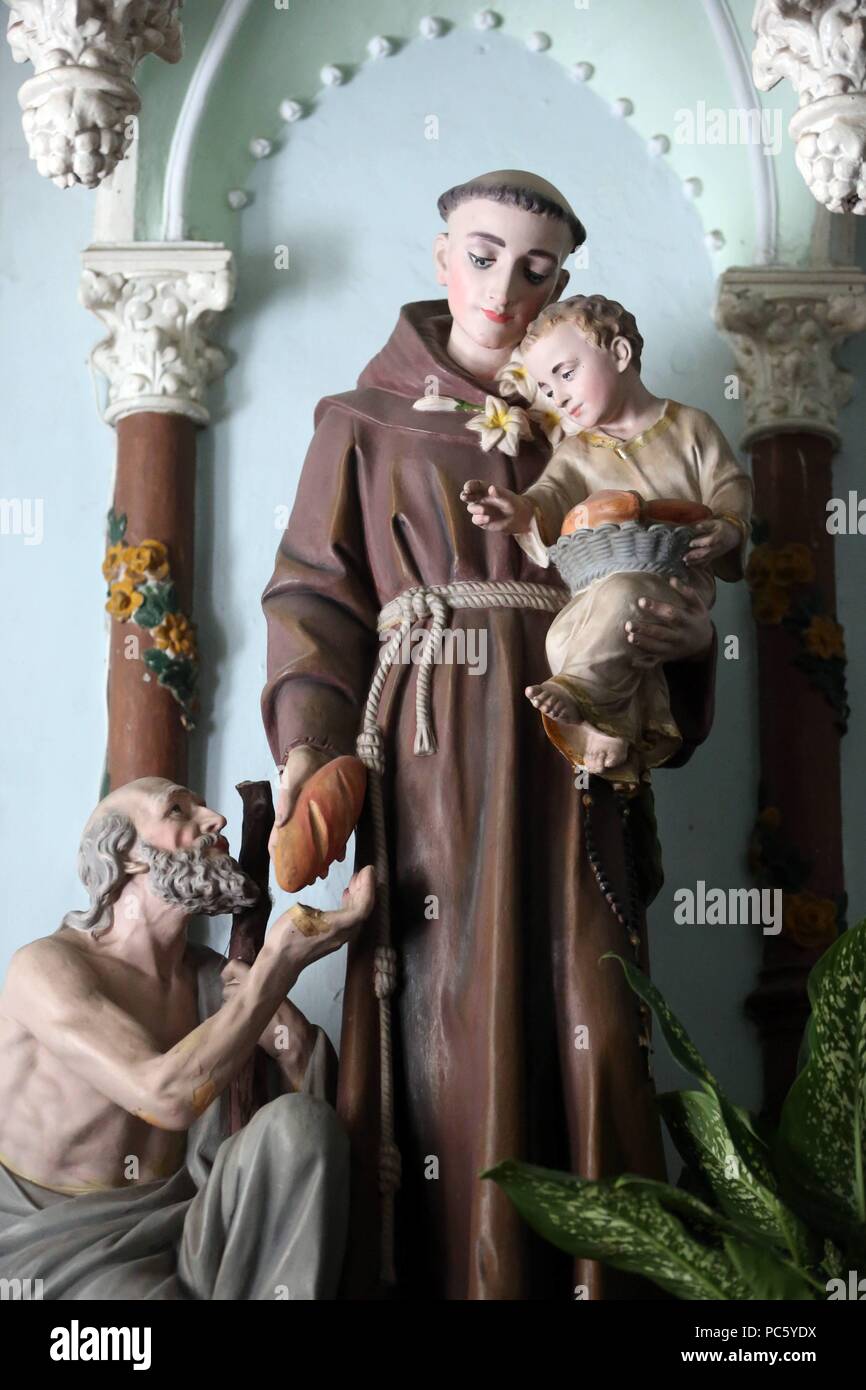 San Filippo chiesa ( Huyen Sy Chiesa ). San Antonio da Padova con il Bambino Gesù dona il pane ai poveri. Ho Chi Minh City. Il Vietnam. | Utilizzo di tutto il mondo Foto Stock