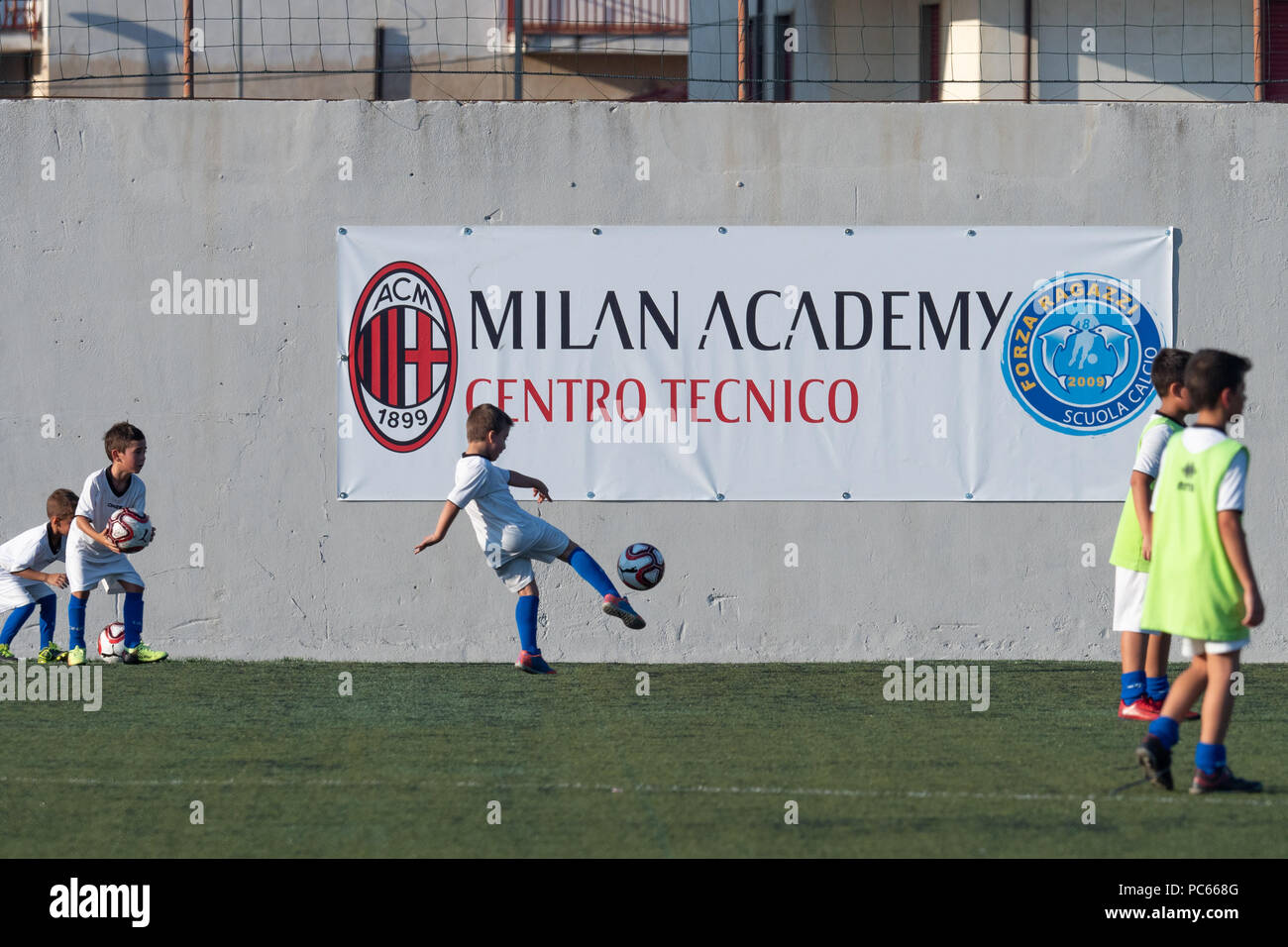 Corigliano Calabro L Inaugurazione Dell Accademia Milano Centro Tecnico Nella Citta Di Rino Gattuso World Soccer