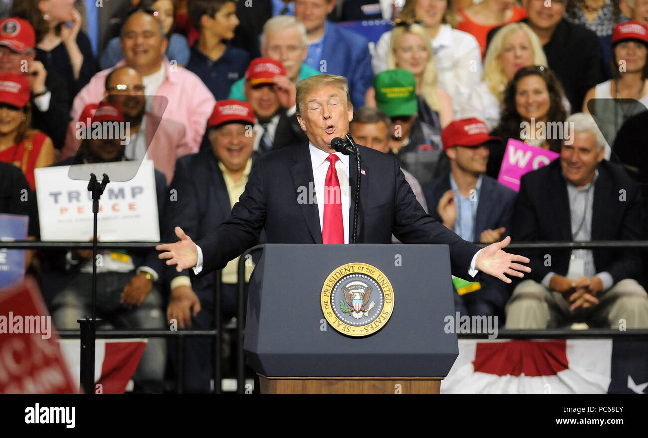 Tampa, Florida, Stati Uniti d'America. Il 31 luglio 2018. Stati Uniti Presidente Donald Trump parla a rendere l'America grande Rally nuovamente il 31 luglio 2018 presso la Florida State Fairgrounds a Tampa, in Florida. (Paul Hennessy/Alamy) Credito: Paul Hennessy/Alamy Live News Foto Stock