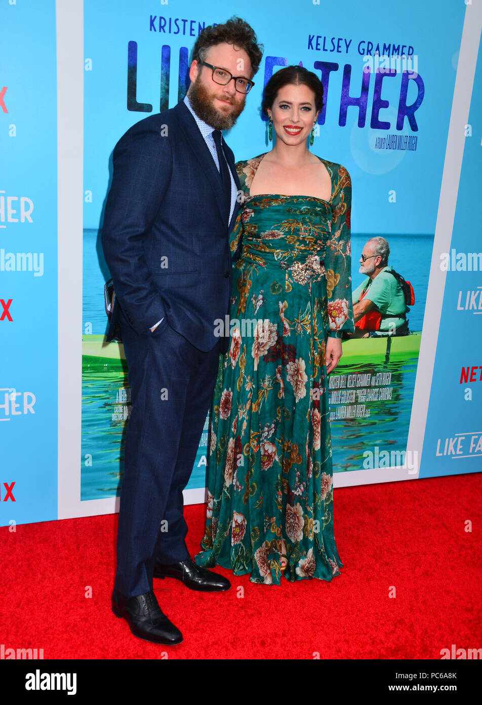 Los Angeles, Stati Uniti d'America. Il 31 luglio 2018. Seth Rogen e moglie Lauren Miller Rogen regista, produttore, scrittore 023 partecipa alla premiere di Netflix 'Come padre' a ArcLight Hollywood di luglio 31, 2018 a Hollywood, in California. Credito: Tsuni / USA/Alamy Live News Foto Stock