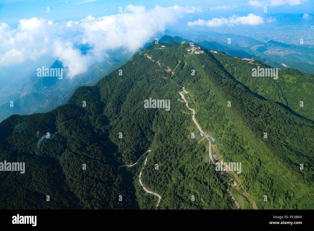 Montagna huaying immagini e fotografie stock ad alta risoluzione - Alamy