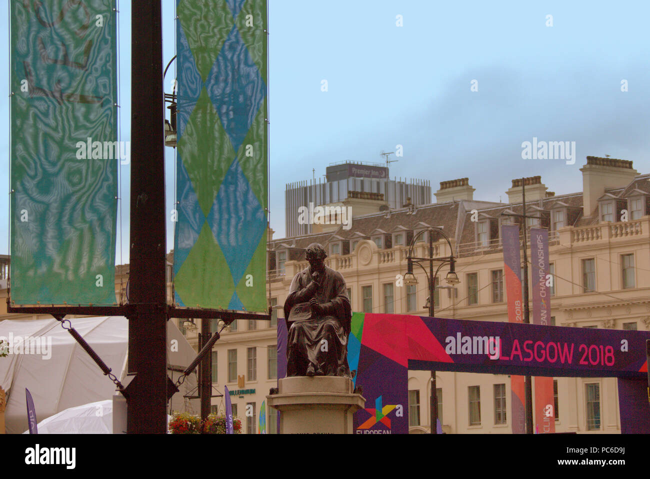Glasgow, Scotland, Regno Unito il 1 agosto.campionati europei iniziano nella città e contemporaneamente di Berlino come la città di banner per la celebrazione sportivi in George Square e dal centro città. Gerard Ferry/Alamy news Foto Stock