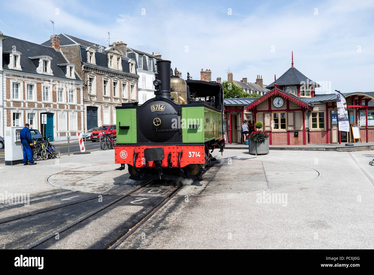 Il Chemin de Fer de la Baie de Somme, treno a vapore, sulla tavola in St, Valery-Sur-stazione di somme, Piccardia, Francia Foto Stock