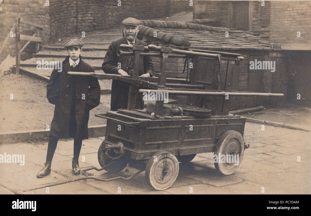 Vintage fotografia di una mano tirata Fire Appliance Foto Stock