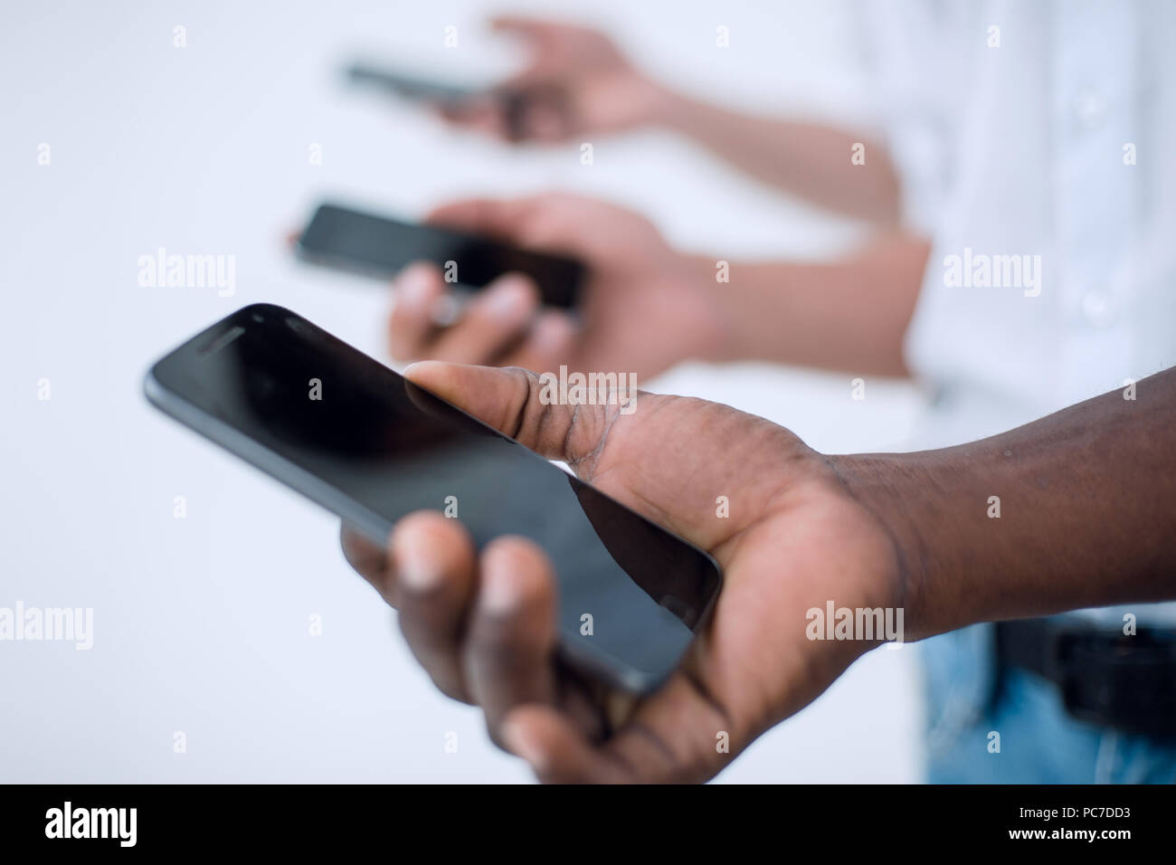 Close up. smartphone nelle mani di un imprenditore Foto Stock