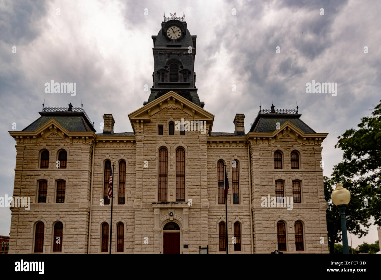 La storica 1890 cofano County Courthouse situato in Granbury Texas è stato costruito in stile Secondo Impero. Foto Stock