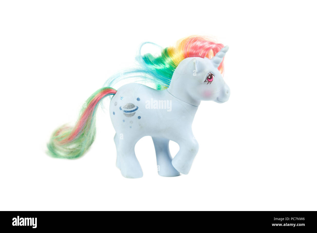 Rainbow Dash. Il mio piccolo pony isolato su sfondo bianco Foto Stock
