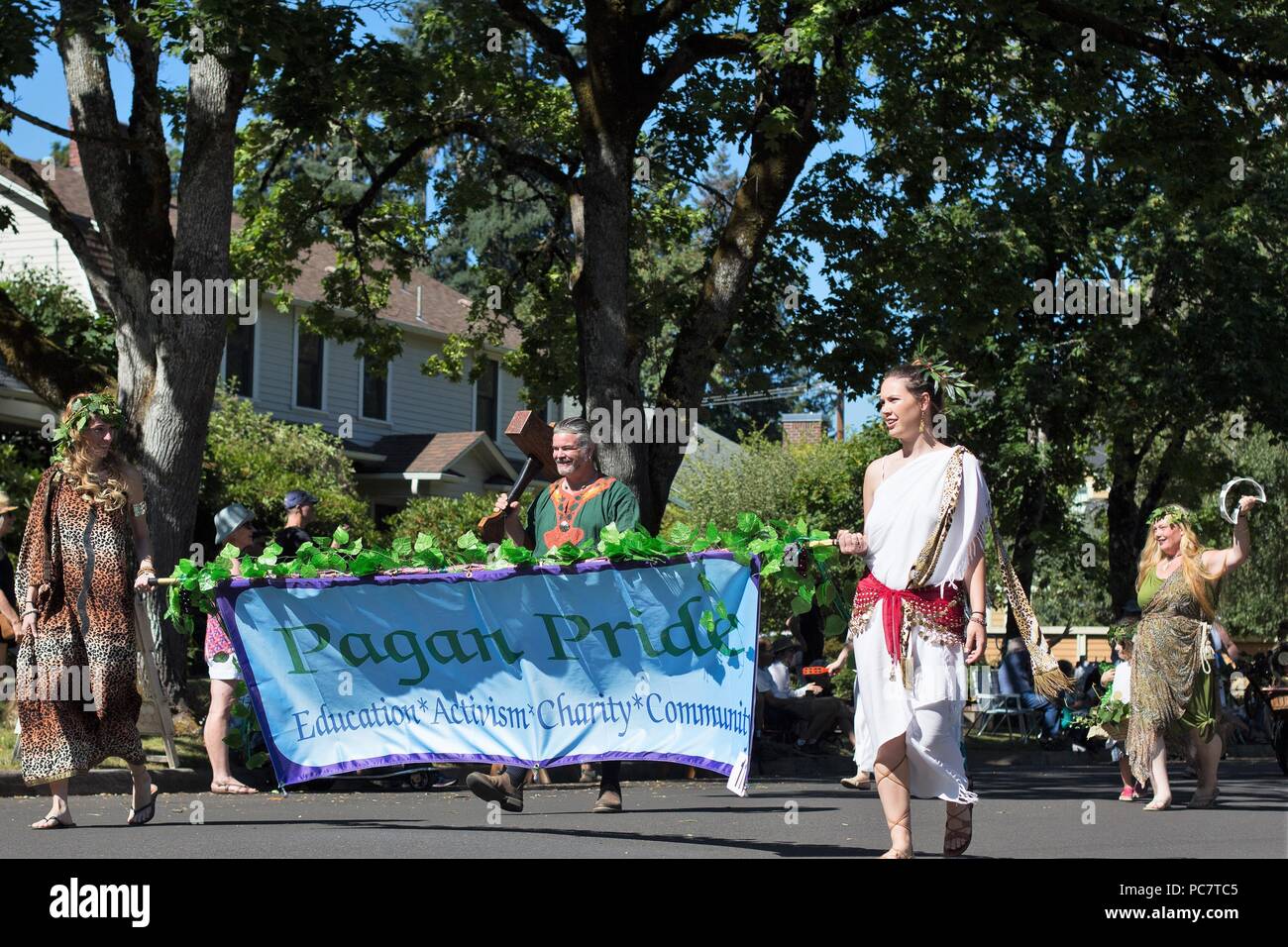 Pagani marciando al Eug Parade di Eugene, Oregon, Stati Uniti d'America. Foto Stock