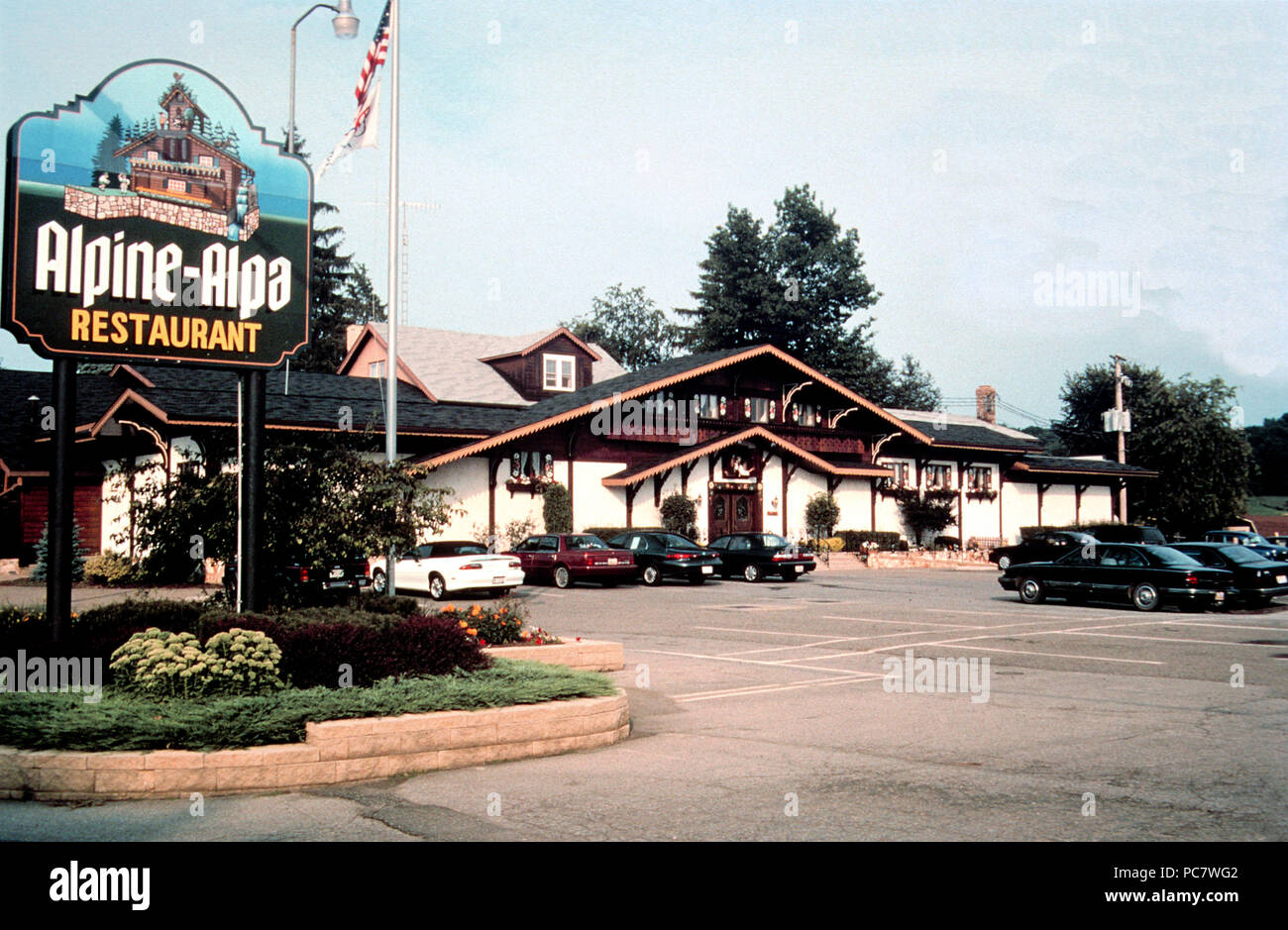 Per oltre 60 anni, questo autentico ristorante svizzero con il suo splendido diorama in movimento e Swiss-Amish cottura, è stata una attrazione preferita per Amish Byway visitatori. Alpa alpino è il sito del più grande del mondo orologio cucù, elencati nel Guinness dei Record mondiali. Foto Stock