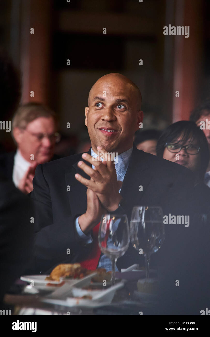 Il senatore Cory Booker dal New Jersey assistendo a una cena di gala al Ristorante Cipriani, Wall Street Foto Stock