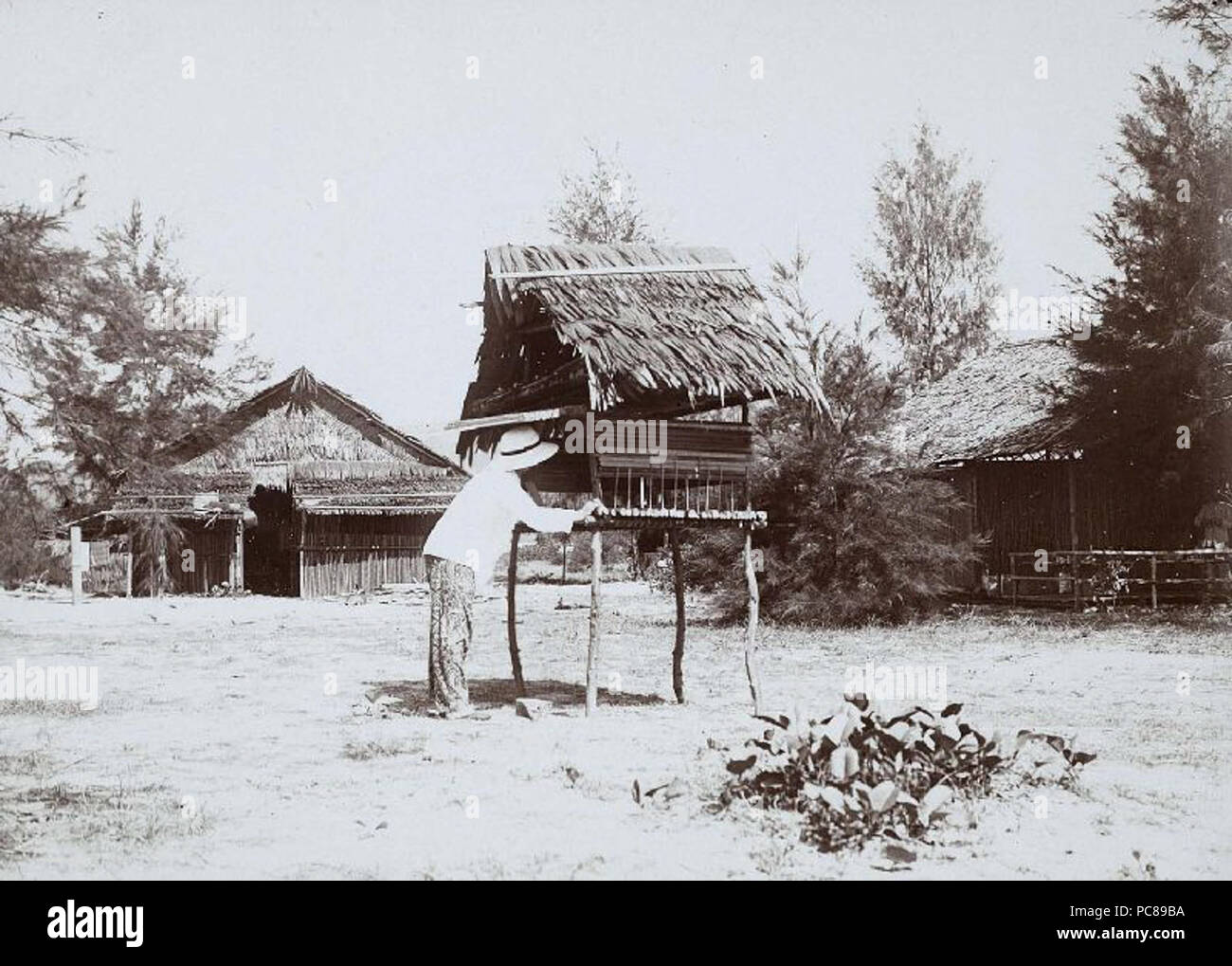66 Meteorologisch onderzoek op het terrein naast de ambtswoning van ... - Collectie stichting Nationaal Museum van Wereldculturen - TM-60009993 Foto Stock