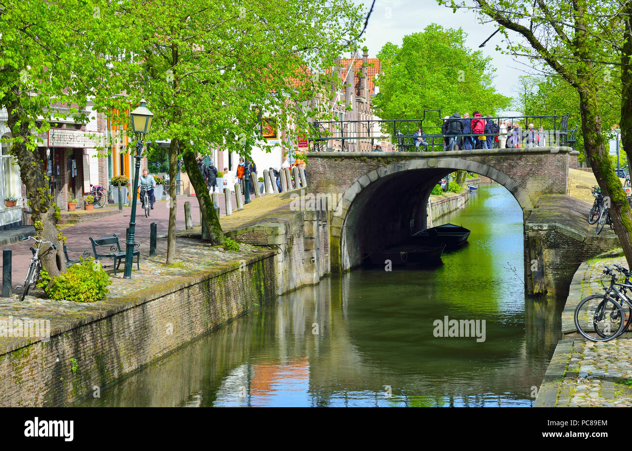 Centro della cittadina olandese di Edam in primavera una destinazione turistica in North Holland, Paesi Bassi Foto Stock